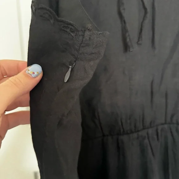 GAP Linen-Blend Embroidered Halter
Maxi Dress true black size XL NWT - Picture 6 of 10